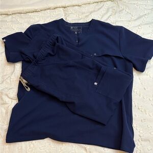 Figs Men XL Navy Scrubs- button neck one pocket top with cargo pant